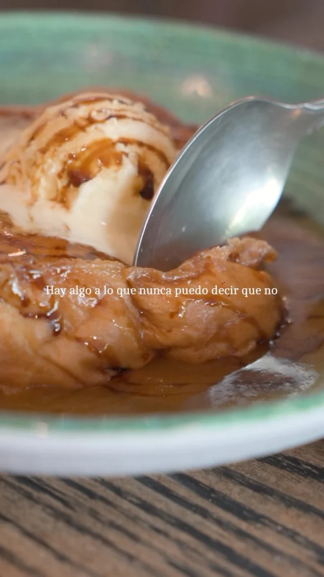 Nuestras torrijas caramelizadas con almíbar de pacharán y naranja son ese capricho que convierte cualquier comida en una experiencia redonda.

Guarda sitio para el postre. Prometemos que merecerá la pena 🍊🤍

#FueraDeCartaBermejales #CocinaConAlma #SevillaGourmet