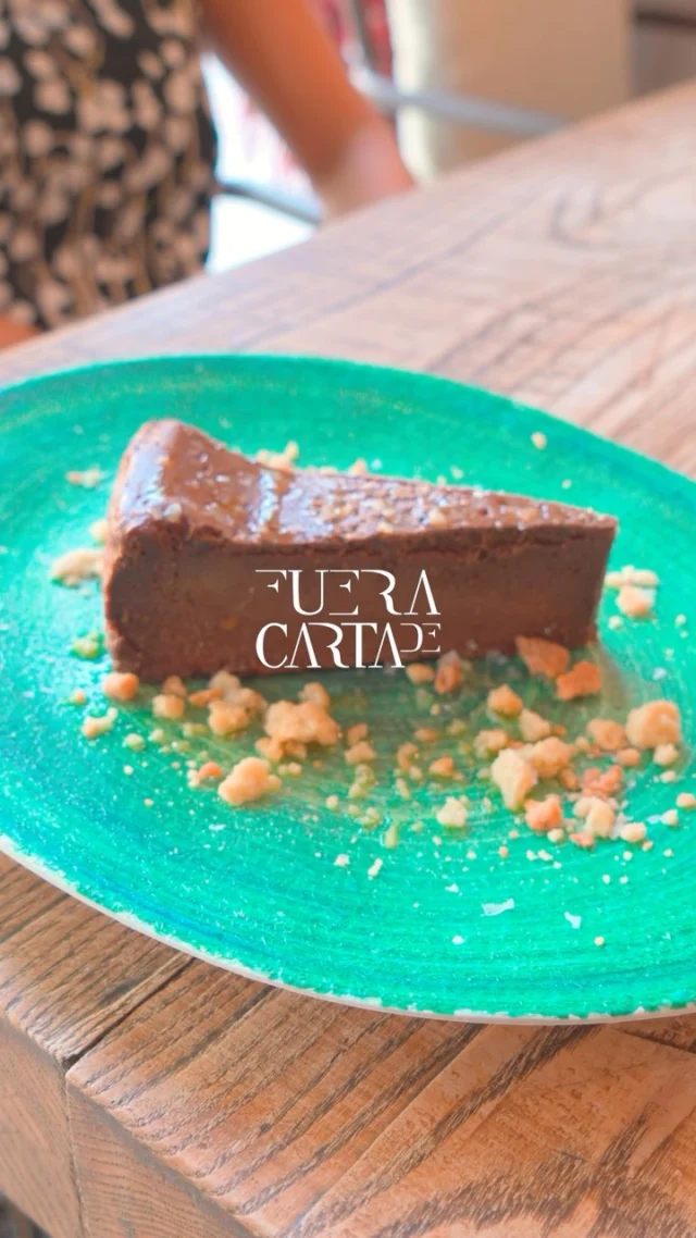 Sea como sea tu semana, podemos mejorarla con nuestra tarta de chocolate 🍰🤎

Ven a probarla a #FueraDeCartaBermejales